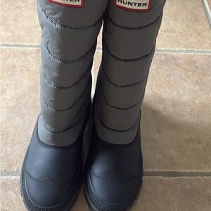 Hunter Black and Gray Footwear